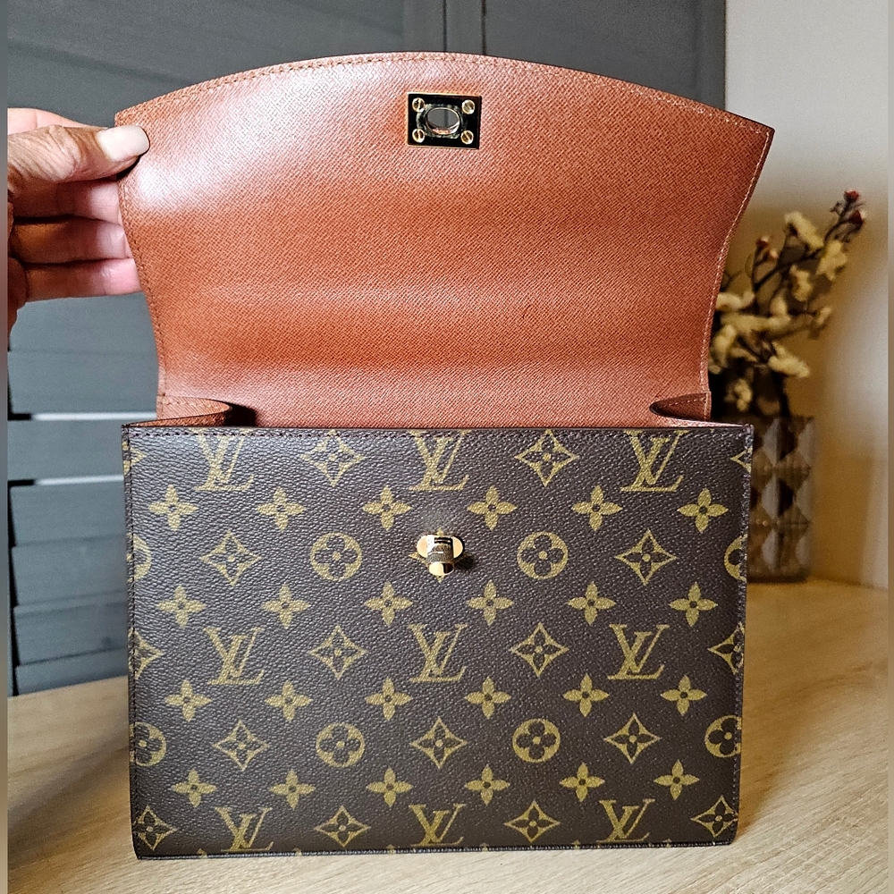Authentic LOUIS VUITTON Malselv Monogram Handbag - Picture 6 of 12